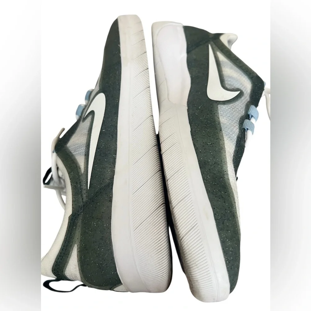 Nike SB Nyjah Free 2 PRM unisex Men 10/women 11.5 blue, green, & white sneakers